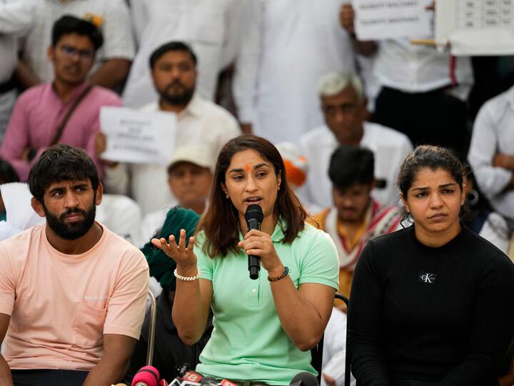 Delhi Police will provide protection to protesting wrestlers who are sitting on a protest at Delhi's Jantar Mantar. Delhi Police will soon contact the minor complainant and record the statement. A total of seven players, including a minor, complained to the Police. (Image Source: PTI)