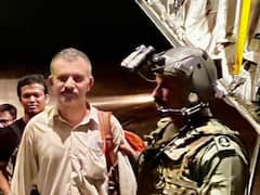 IAD C-130J Aircraft: IAF ने खतरों से खेलकर 121 भारतीयों को बचाया, नाइट-विजन गॉगल्स से लैंड कराया विमान, देखिए तस्वीरें