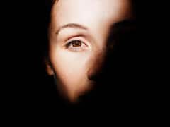 मौत होने के बाद आंखें खुली क्यों रह जाती हैं? क्या कहता है विज्ञान, अपशगुन या कुछ और...?