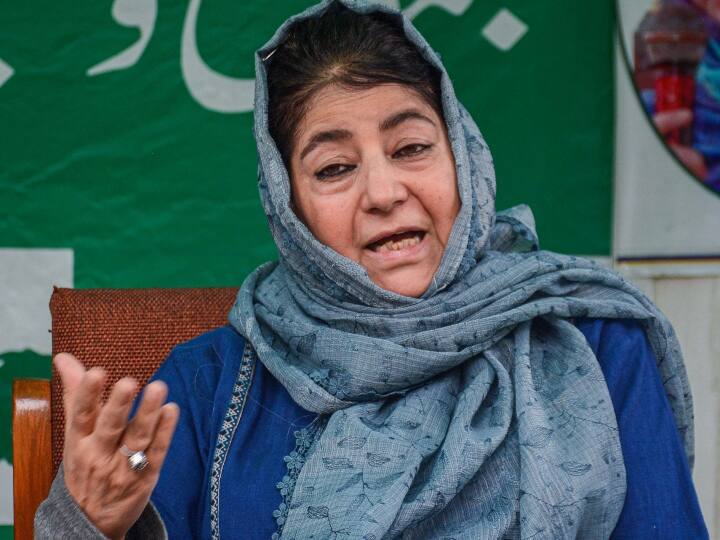 jammu kashmir former cm mehbooba mufti accused fifty rr army troofs of forcing muslims to chant jai shree ram in mosque Jammu Kashmir: 'मस्जिद में घुसकर मुस्लिमों से लगवाए जय श्री राम के नारे' महबूबा मुफ्ती ने सेना पर लगाए गंभीर आरोप