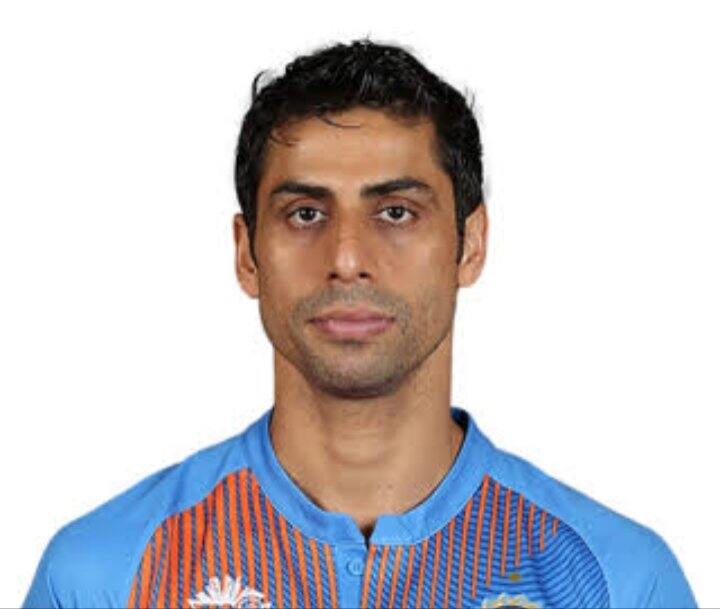 ஆஷிஷ் நெஹ்ரா, இந்திய கிரிக்கெட் அணியின் முன்னாள் கிரிக்கெட் வீரர் ஆவார்.