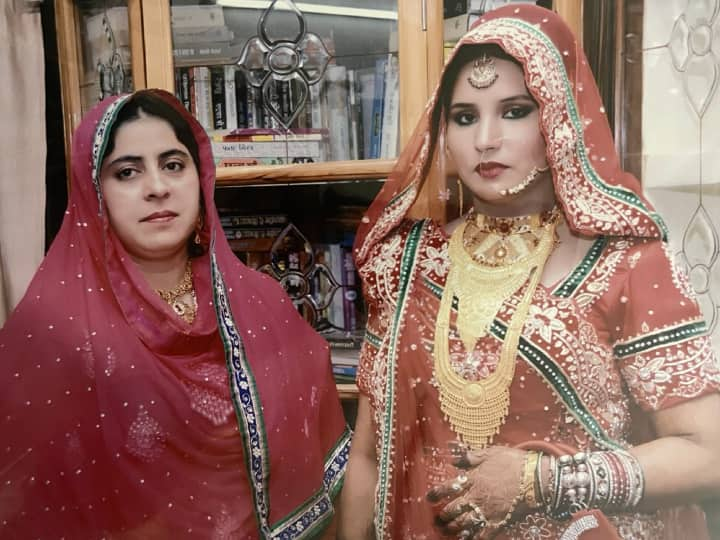 Shaista Parveen And Zainab Photos: माफिया अतीक अहमद की पत्नी शाइस्ता परवीन और अशरफ अहमद की पत्नी जैनब की कुछ तस्वीरें पहली बार सामने आई हैं. पुलिस को दोनों की तलाश है.