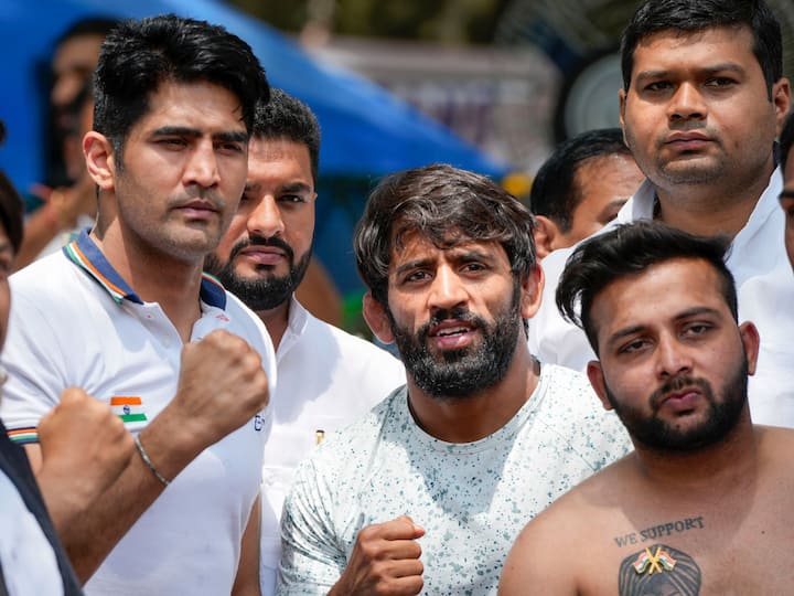 Olympic medallist Vijender Singh also joined the protestors at Jantar Mantar. The wrestlers will be holding a press conference from 2 pm at the protest site. (Image Source: PTI)