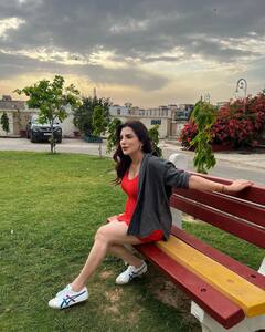 दोबारा मां बनने वाली हैं ये TV एक्ट्रेस, टाइट ड्रेस में बेबी बंप फ्लॉन्ट करते हुए शेयर की तस्वीरें