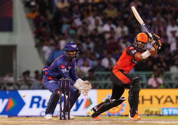 காயம் காரணமாக ஐபிஎல் தொடரில் இருந்து முழுவதுமாக விலகியுள்ளார் ஹைதராபாத் அணியின் வீரர் வாஷிங்டன் சுந்தர்