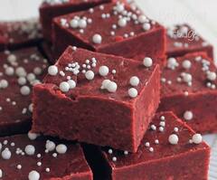 Red Velvet Fudge: કોઈ ખાસ પ્રકારની કેક ખાવાની ઈચ્છા હોય તો ઘરે જ બનાવો 'રેડ વેલ્વેટ ફજ'