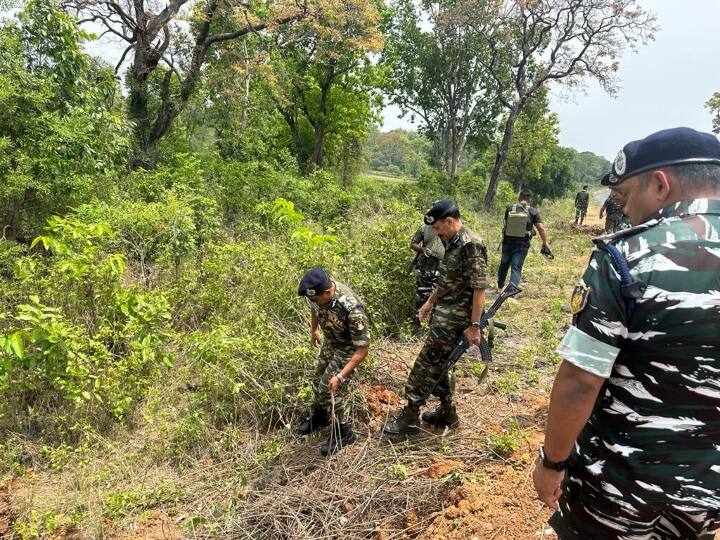 The Maoist organization has claimed responsibility for the Naxalite attack in Dantewada ANN Naxal Attack : माओवादी संगठन ने ग्रामीणों की पिटाई का 10 जवानों की मौत से लिया बदला? चिट्ठी जारी कर कही ये बात