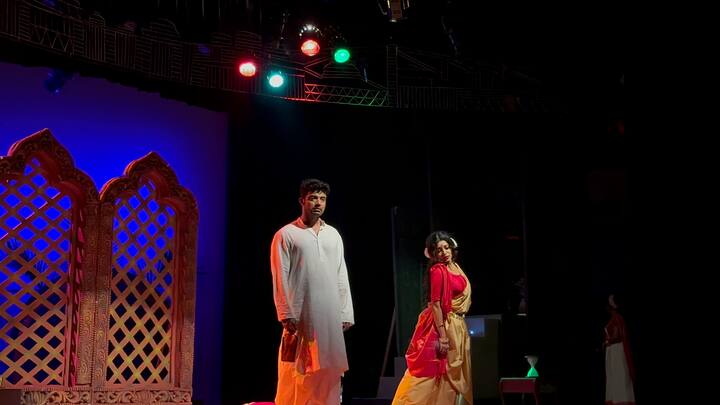 পাশাপাশি চন্দ্রমুখীর চরিত্রে অভিনয় করেছেন অভিনেত্রী বৈশালী।