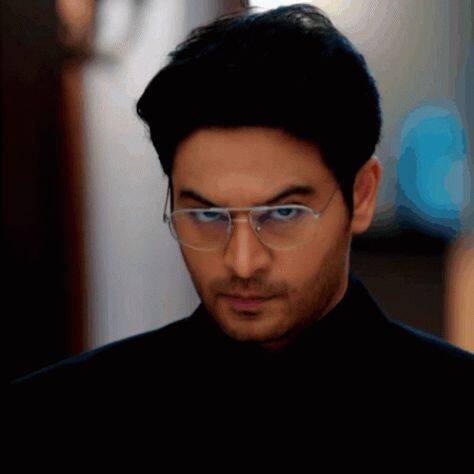 ਹਾਲ ਹੀ ਦੇ ਐਪੀਸੋਡ ਵਿੱਚ, ਇਹ ਦਿਖਾਇਆ ਗਿਆ ਸੀ ਕਿ ਉਹ ਅੰਤ ਵਿੱਚ ਅਨੁਪਮਾ ਕੋਲ ਵਾਪਸ ਆਉਣ ਦਾ ਫੈਸਲਾ ਕਰਦਾ ਹੈ, ਵਨਰਾਜ ਅਤੇ ਮਾਇਆ ਦੇ ਸਦਮੇ ਵਿੱਚ। ਦੋਵੇਂ ਨਹੀਂ ਚਾਹੁੰਦੇ ਕਿ ਅਨੁਪਮਾ ਅਤੇ ਅਨੁਜ ਦੀ ਮੁਲਾਕਾਤ ਹੋਵੇ।