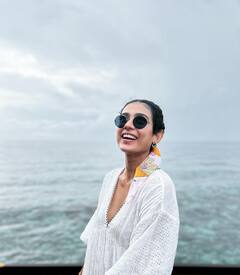 Aakanksha Singh Latest Photos : భర్తతో మాల్దీవ్స్ వెళ్ళిన 'దేవదాస్' బ్యూటీ