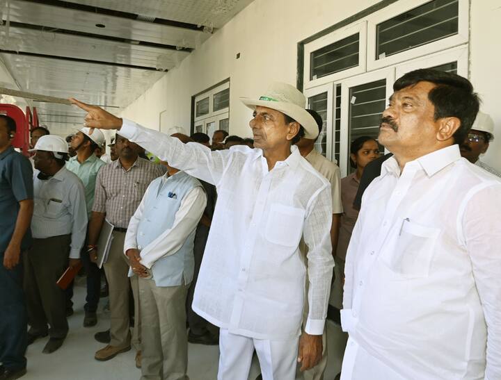 CM KCR salutes the laborers who carried stones for the secretariat Telangana Secretariat News: సచివాలయం కోసం రాళ్లెత్తిన కూలీలకు కేసీఆర్ సెల్యూట్! అందరికీ ధన్యవాదాలు