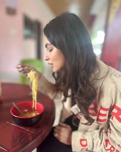 Mouni roy : நடிகை மௌனி ராயின் புதிய ட்ராவல் புகைப்படங்கள்!