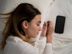 आप भी अपना फोन बेड पर रख कर तो नहीं सोते...जानिए नई रिसर्च में इसे 'किलर' क्यों कहा जा रहा है