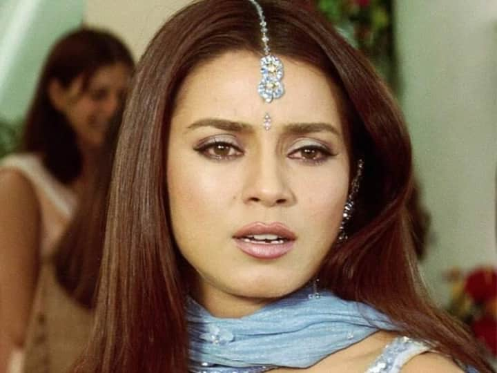 Mahima Chaudhry News: आज हम आपसे बॉलीवुड की उस अभिनेत्री के बारे में बात करने जा रहे हैं जिन्होंने अपने छोटे से जीवन में स्टारडम के साथ ज्यादा जिंदगी में आई मुश्किलों का सामना किया है.