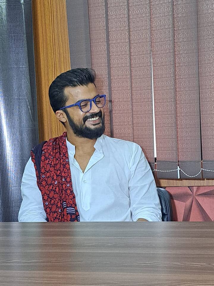 এই ছবির গল্প লিখেছেন রাজশ্রী রাজবংশী।