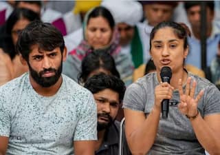 ਵਿਨੇਸ਼ ਫੋਗਾਟ ਅਤੇ ਬਜਰੰਗ ਪੁਨੀਆ ਦੀ ਸਿਆਸਤ 'ਚ ਐਂਟਰੀ! ਕਾਂਗਰਸ ਪਾਰਟੀ 'ਚ ਹੋਣਗੇ ਸ਼ਾਮਲ, ਇਨ੍ਹਾਂ ਸੀਟਾਂ ਤੋਂ ਲੜਨਗੇ ਚੋਣਾਂ