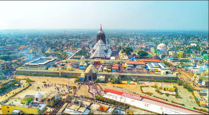 पण जसे तुम्ही मंदिराच्या बाहेर जाल तुम्हाला मंदिराच्या लाटांचा आवाज पुन्हा येऊ लागेल.