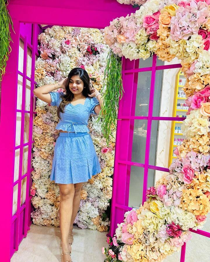 చిట్టిపొట్టి డ్రెస్లో రీతూ చౌదరి - క్యూట్నెస్కు కుర్రాళ్లు ఫిదా!