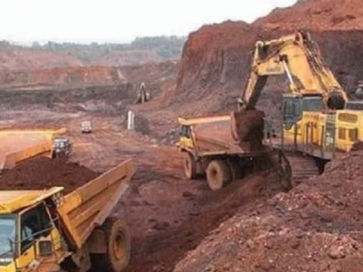 Jharkhand: अवैध खनन पर पुलिस का बड़ा एक्शन, छापेमारी में 1.22 लाख घन फीट बालू के साथ 309 गाड़ियां जब्त, 39 अरेस्ट Jharkhand Illegal Mining police 309 vehicles seized with 1.22 lakh cubic feet of sand in raids 39 arrested Jharkhand: अवैध खनन पर पुलिस का बड़ा एक्शन, छापेमारी में 1.22 लाख घन फीट बालू के साथ 309 गाड़ियां जब्त, 39 अरेस्ट