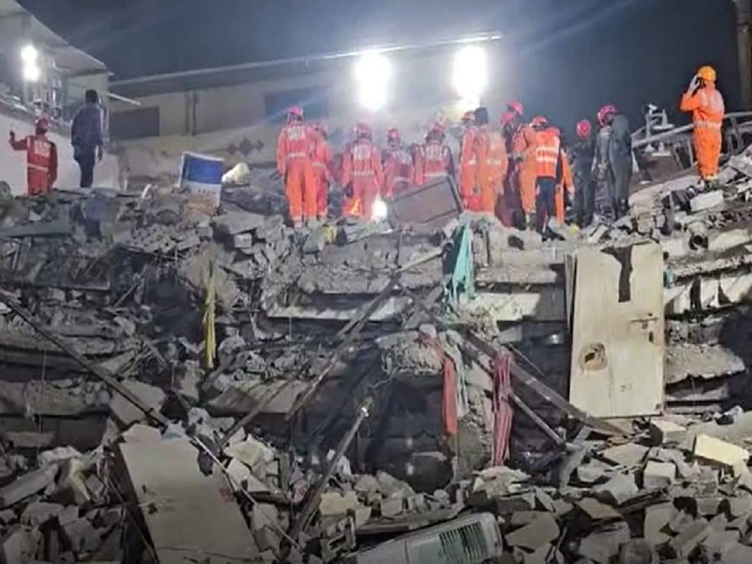 Bhiwandi Building Collapse Maharashtra 3 Killed 9 Injured in Bhiwandi Building Collapse   Bhiwandi : भिवंडी इमारत दुर्घटनेत तीन जणांचा मृत्यू, तर नऊ जण जखमी; मृतांच्या नातेवाईकांना पाच लाखांची मदत