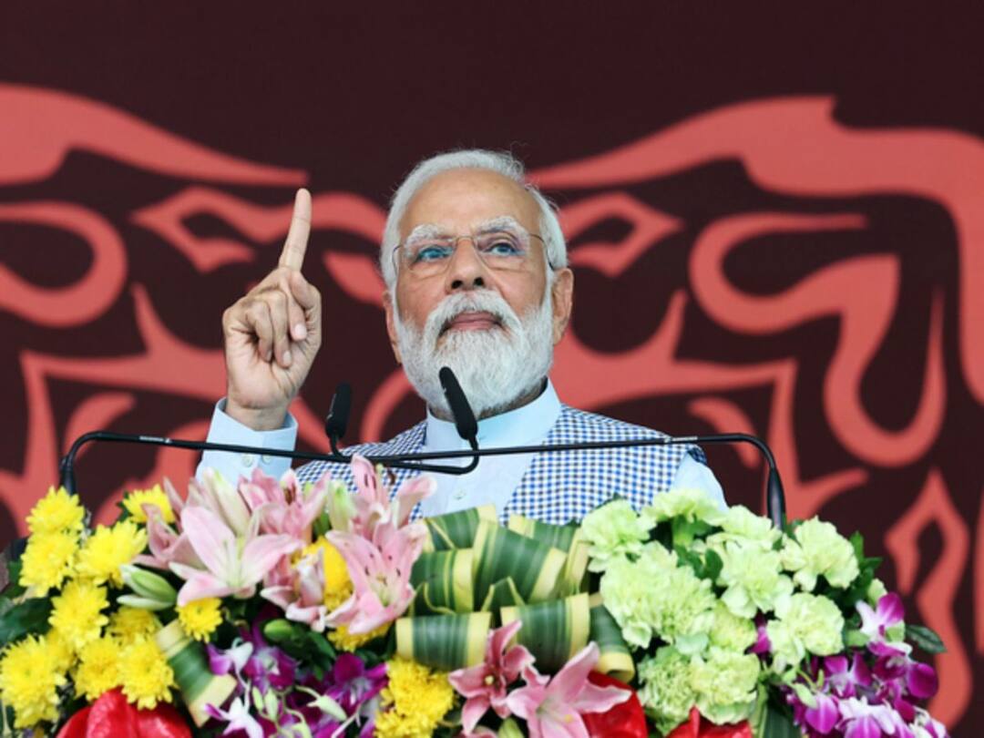 PM Modi Says Congress Has Reputation Of 85% Commission In Karnataka After Rahul Gandhi's 40% Commission Barb కాంగ్రెస్ ఓ ఔట్‌ డేటెడ్ ఇంజిన్, అవినీతిలో రికార్డులు సాధించిన పార్టీ అది - ప్రధాని మోదీ