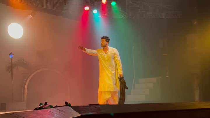 নাটকে পার্বতীর চরিত্রে অভিনয় করেছেন  শীতল।