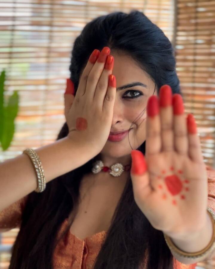 దివి లేటెస్ట్ ఫొటోలు - Images Credit: Divi Vadthya/Instagram