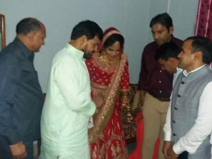 Wrestlers Protest: जंतर मंतर पर जारी प्रदर्शन के बीच वायरल हुई पुरानी तस्वीर, साक्षी मलिक ने शादी में बृजभूषण को बुलाने पर अब दी सफाई