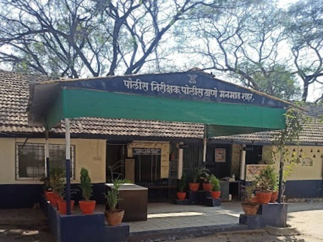 Nashik News : हृदयद्रावक! आईने अंडी उकडत ठेवली अन् बाळाच्या अंगावर उकळतं पाणी पडलं... नाशिक जिल्ह्यातील घटना two child died after hot water fell on his body in nashik district Maharashtra Nashik News : हृदयद्रावक! आईने अंडी उकडत ठेवली अन् बाळाच्या अंगावर उकळतं पाणी पडलं... नाशिक जिल्ह्यातील घटना