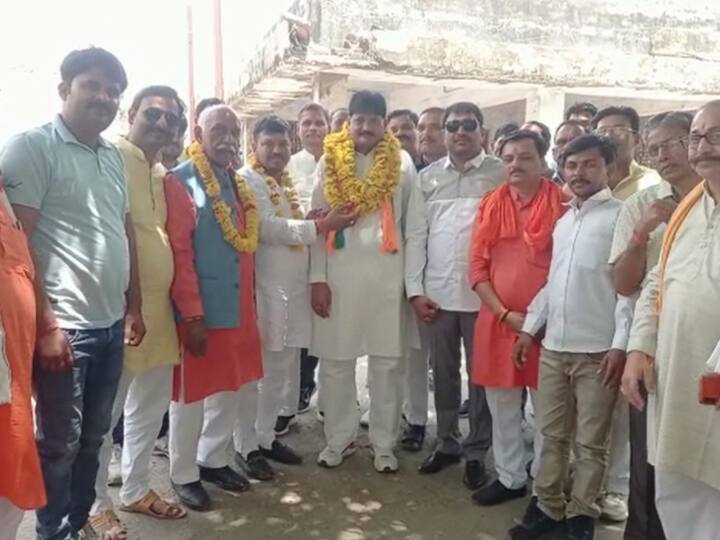 UP Nikay Chunav 2023 Jhansi Chirgaon municipality BJP Candidate Raghavendra Singh won unopposed ANN UP Nikay Chunav 2023: यूपी निकाय चुनाव से पहले ही इस सीट पर बीजेपी को मिली जीत, निर्विरोध निर्वाचित हुए राघवेंद्र सिंह