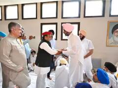 ਪ੍ਰਕਾਸ਼ ਸਿੰਘ ਬਾਦਲ ਦੇ ਪਿੰਡ ਪਹੁੰਚ ਕੇ ਭਾਵੁਕ ਹੋਏ ਅਖਿਲੇਸ਼ ਯਾਦਵ, ਵੇਖੋ ਤਸਵੀਰਾਂ