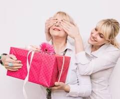 Mother's Day Gift idea's: ਮਦਰਜ਼ ਡੇ 'ਤੇ ਮਾਂ ਨੂੰ ਦੇਣਾ ਹੈ ਕੁਝ ਵੱਖਰਾ ਅਤੇ ਸਭ ਤੋਂ ਸਪੈਸ਼ਲ ਗਿਫ਼ਟ, ਇਸ ਲਈ ਇਹ ਨੇ ਤੁਹਾਡੇ ਲਈ ਬੈਸਟ ਓਪਸ਼ਨ