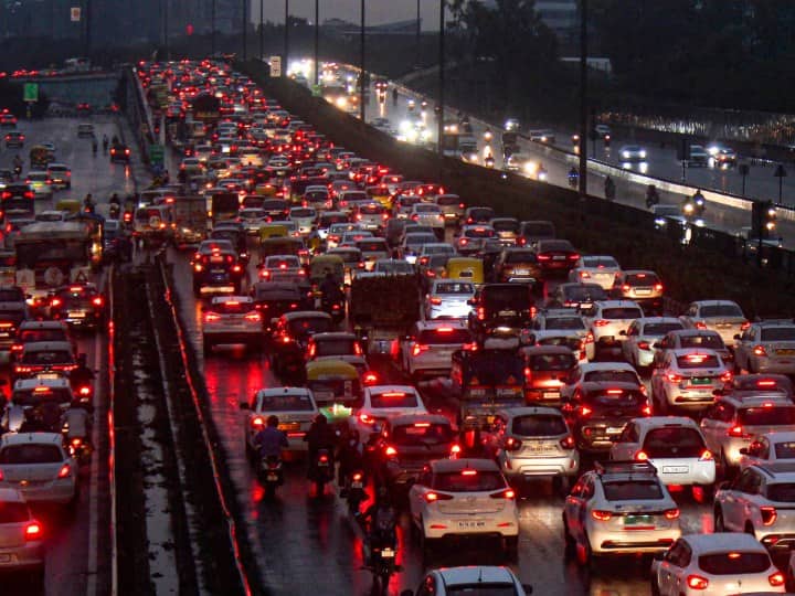 Pune Traffic Congestion Traffic jam becomes severe in Pune takes 27 minutes to cover distance of 10 KM ann Pune Traffic Jam: पुणे में विकराल होता ट्रैफिक जाम, 10 KM की दूरी तय करने में लगते हैं इतने मिनट