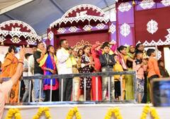 Bageshwar Dham: धीरेंद्र कृष्ण शास्त्री ने सागर में की 7 दिवसीय श्रीमद्भागवत कथा, मंच से 95 लोगों की सनातन धर्म में कराई वापसी