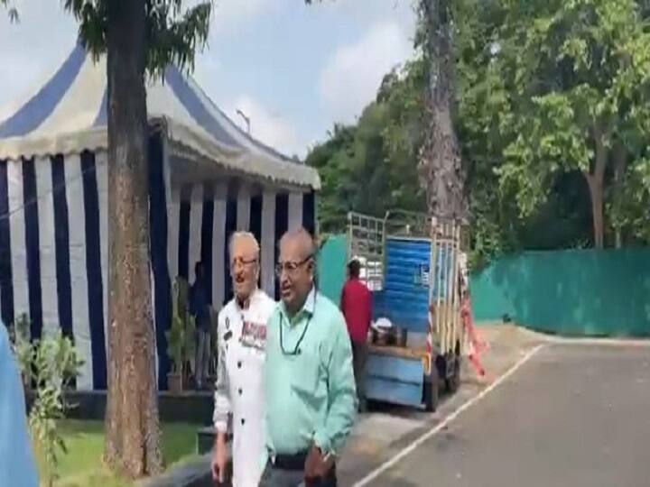 Former Army officer rushes to TN Raj bhavan to listen to 100th episode of mann ki baat மோடியின் உரையை கேட்பதற்காக ஆளுநர் மாளிகைக்கு ஓடோடி வந்த முன்னாள் ராணுவ அதிகாரி..!