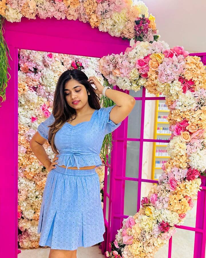చిట్టిపొట్టి డ్రెస్లో రీతూ చౌదరి - క్యూట్నెస్కు కుర్రాళ్లు ఫిదా!