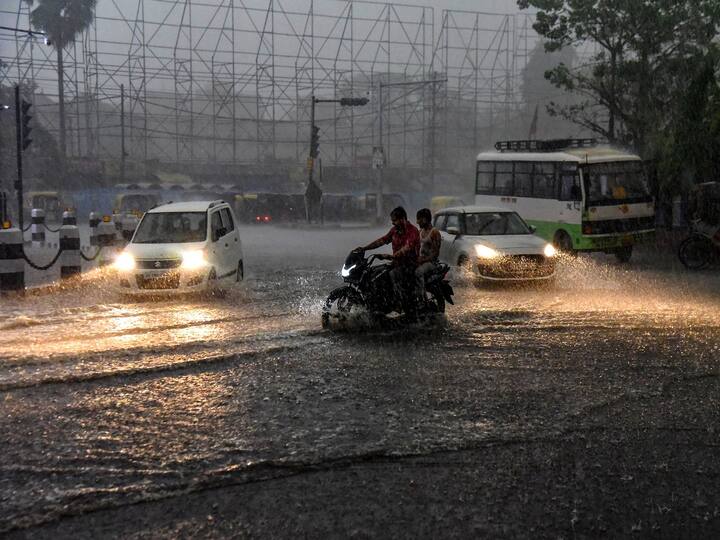 Light to moderate rain fell across the country, from the north to the east. On Monday, Dehradun, Delhi-NCR, and Patna witnessed fresh spells of rain bringing some respite from the heat. See pics here.