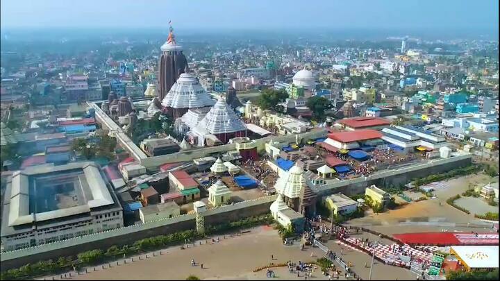 समुद्राच्या लाटांचा आवाज - या मंदिराबाबतची आणखी एक विशेष गोष्ट म्हणजे या मंदिराजवळच समुद्र आहे. पण त्या समुद्राच्या लाटांचा आवाज मंदिराच्या आतमध्ये एकू येत नाही.