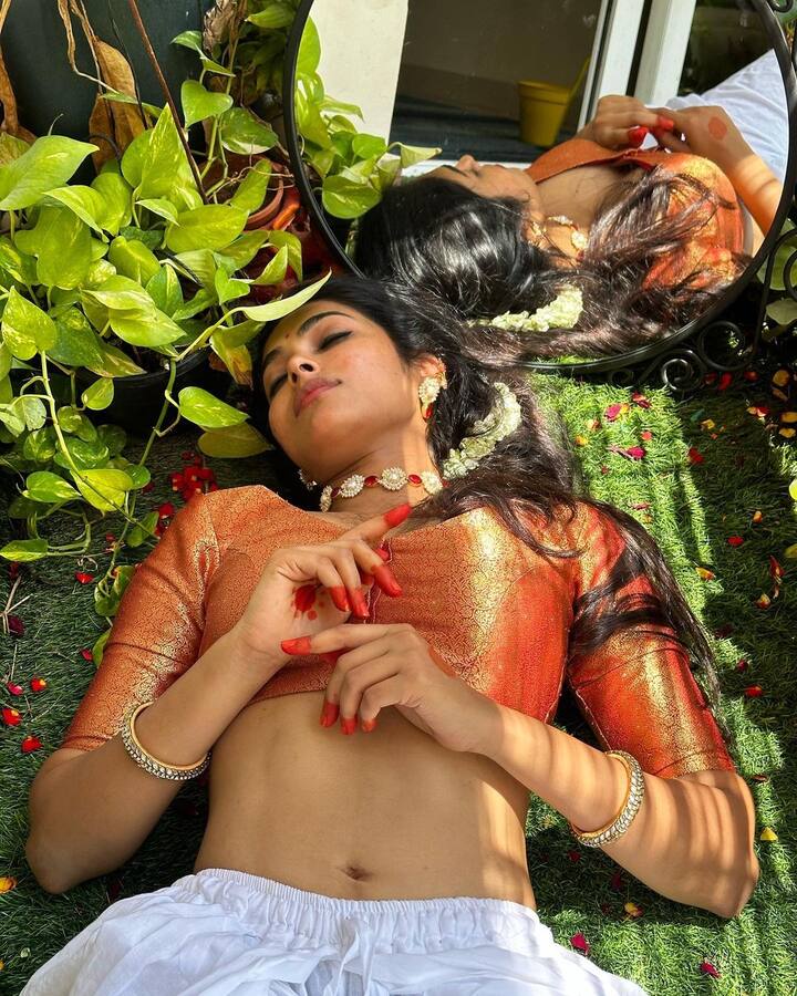 దివి లేటెస్ట్ ఫొటోలు - Images Credit: Divi Vadthya/Instagram