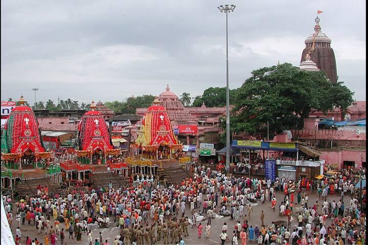 मंदिरातील प्रसाद कधीही वाया जात नाही - दरोरज लक्षावधी भाविक जगन्नाथाच्या मंदिराला भेट देत असतात. लाखो भाविकांसाठी तेवढ्याच प्रमाणात इथे प्रसाद बनवला जाते. पण त्यातलं थोडही अन्न कधीही वाया जात नाही.