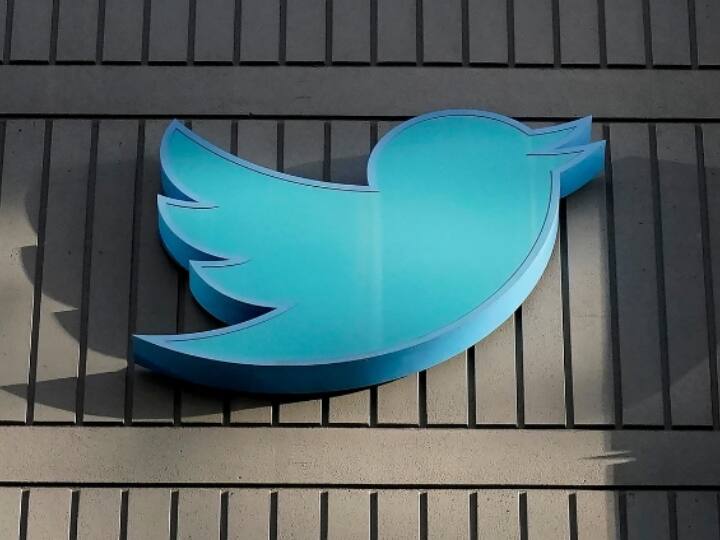 बता दें कि कुछ दिन पहले ही ब्लू टिक ज्यादातर यूजर्स के अकाउंट से हटा दिया है. सिर्फ उन्हें ही ये सर्विस दी जा रही है, जो ब्लू टिक के लिए पैसे देंगे.