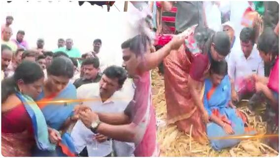 YS Sharmila Fell Down : వైరా, మధిర పర్యటనలో సొమ్మసిల్లి పడిపోయిన వైఎస్ షర్మిల | ABP Desam