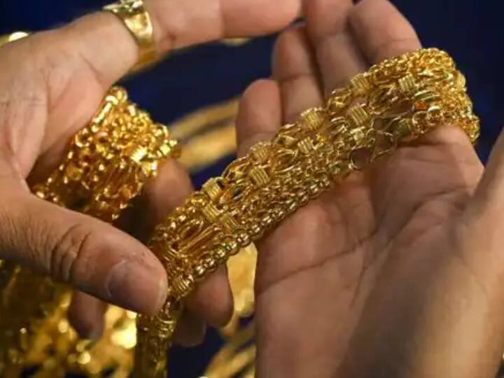 gold silver price today  1st may gold silver price today in chennai Gold, Silver Price: மக்களே, நகை வாங்க போறீங்களா? இன்றைய தங்கம், வெள்ளி விலை நிலவரம் என்னன்னு தெரிஞ்சுகோங்க..!