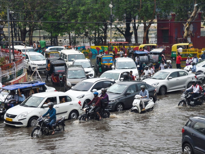 Bihar Weather Forecast: ओलावृष्टि के साथ बिहार के कई जिलों में हुई बारिश, पटना हुआ जलमग्न, जानें अगले 48 घंटे का मौसम