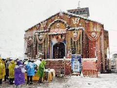 केदारनाथ धाम में क्यूआर कोड लगाकर भक्तों की आस्था के साथ खिलवाड़, मंदिर समिति को पता ही नहीं