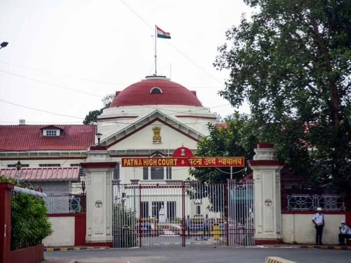 Bihar Caste Census: जातीय गणना पर पटना हाईकोर्ट में सुनवाई टली, अब मंगलवार को आ सकता है अंतरिम आदेश Bihar Caste Census Hearing on Caste Census postponed now hearing will be on Tuesday in Patna High Court Bihar Caste Census: जातीय गणना पर पटना हाईकोर्ट में सुनवाई टली, अब मंगलवार को आ सकता है अंतरिम आदेश