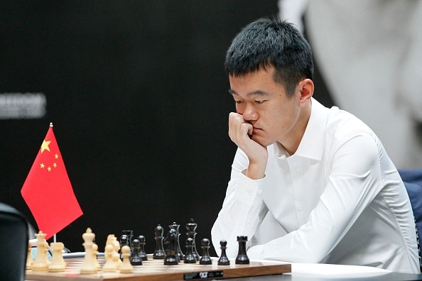 China's Ding Liren Crushes World Chess Champion Magnus Carlsen with a  2-move checkmate threat!