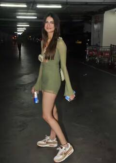 Palak Tiwari: ਪਲਕ ਤਿਵਾਰੀ ਏਅਰਪੋਰਟ 'ਤੇ ਵਨ ਪੀਸ ਡਰੈੱਸ 'ਚ ਆਈ ਨਜ਼ਰ, ਦੇਖੋ ਸ਼ਵੇਤਾ ਤਿਵਾਰੀ ਦੀ ਧੀ ਦਾ 'Killer Look'