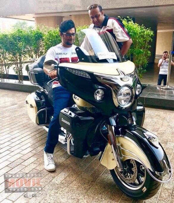 மாதவன் : மாதவனுக்கு பைக் மேல் தீராக்காதல் உண்டு. நேரம் கிடைக்கும் போதெல்லம் தனது பைக்கில் ஒரு ரவுண்டு கிளம்பிவிடுவார் மாதவன்.
