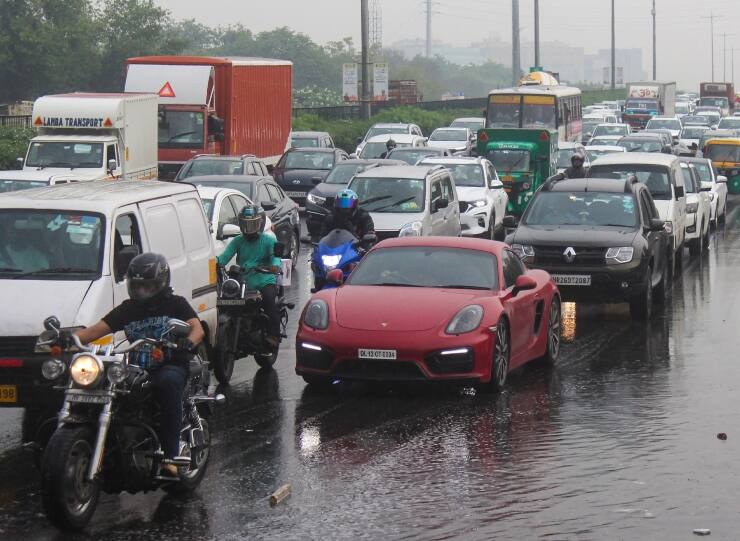 Delhi Weather News  after 2017 rain broke record in this april   Delhi Weather News: अप्रैल में 1 भी दिन नहीं पड़ी भीषण गर्मी, 2017 के बाद बारिश ने तोड़ा रिकॉर्ड 